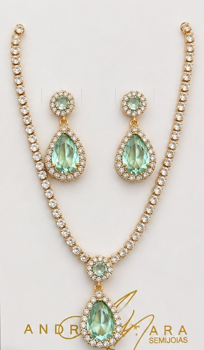 Conjunto de colar e brincos com pedra esmeralda